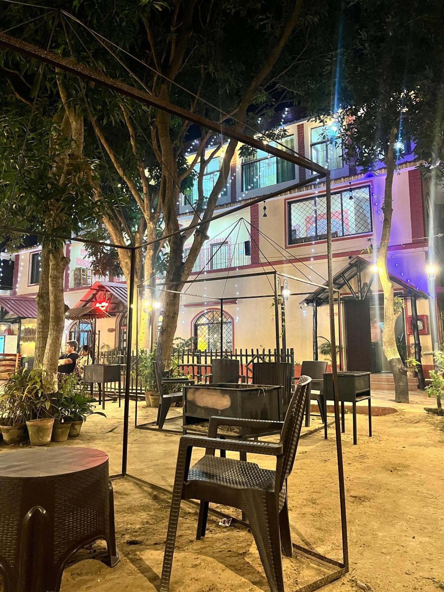 Moon Village Resort Shanti Niketan Luaran gambar
